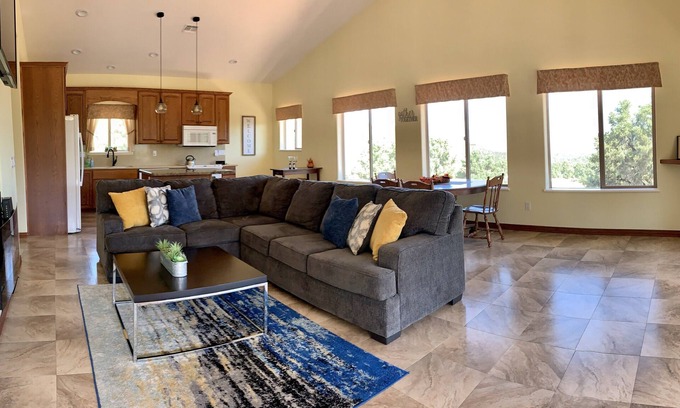 Kingman House | House in the trees, 5 miles from Interstate 40, wild life, amazing views