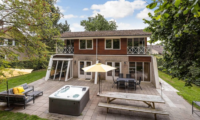 Vlagtwedde House | House in Vlagtwedde with Forest Spa & Sauna
