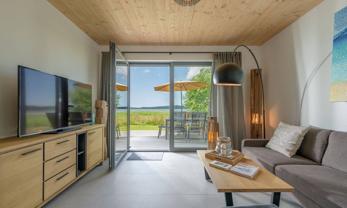 Bergen auf Ruegen House | House "LEE" on the lake in Streu