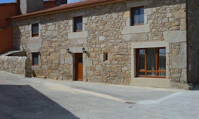 Dumbria Ski Chalet | House O Leiteiro for 15 people