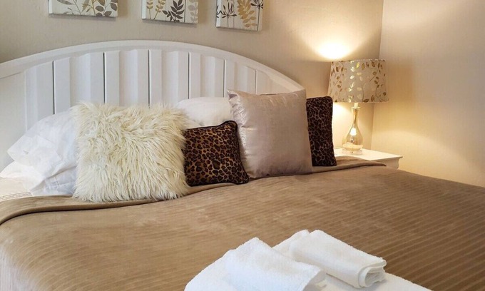 Benton Tract House | House of Favor, King Bed + 4Twins,Close to Bethel