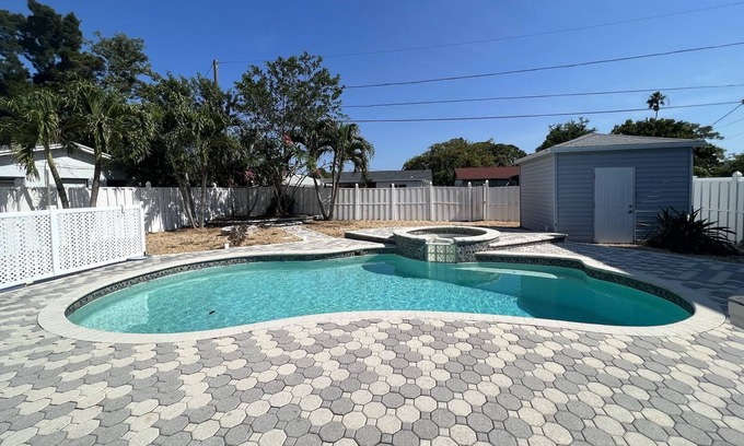 St. Petersburg - Clearwater House | House ~ Private pool! Pet friendly - Large backyard ~ 5 min from Gandy beach!