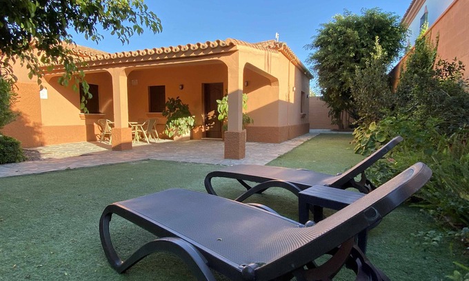 El Palmar House | House with private garden and shared pool