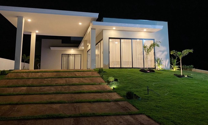 Itai House | House With 3 Suites and Heated Pool with Hydro