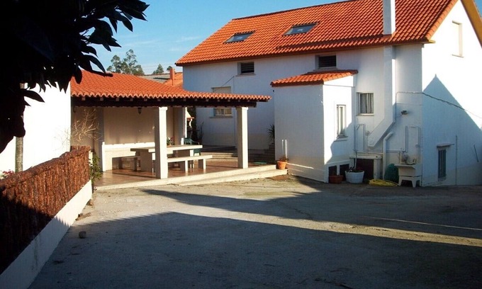 Rianxo Villa | HOUSE WITH CLOSED ROOM, HUERTA, GARDEN, 4 BEDROOMS 600 METERS FROM THE BEACH