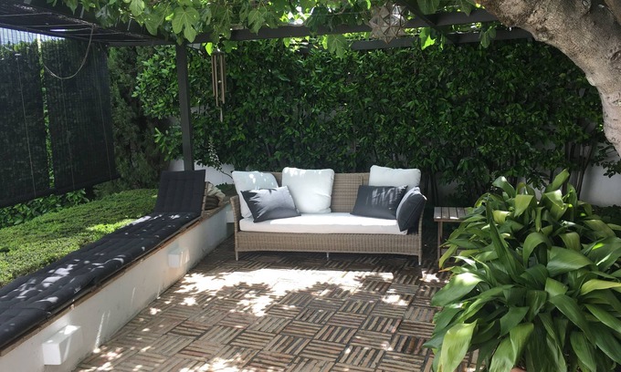 Beiro House | House with garden and views in a natural area 15' from the bustling city center