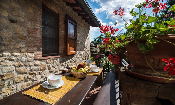San Pietro in Bossolo House | House with garden in the hills of Chianti