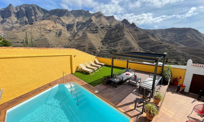 Agaete House | House with heated swimming pool, mountain and sea view