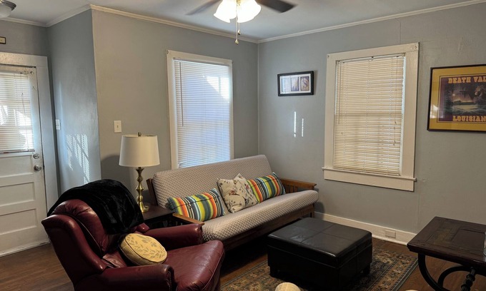 Highlands - Perkins Cottage | House with King and Queen beds! Garfield Cottage @LSU