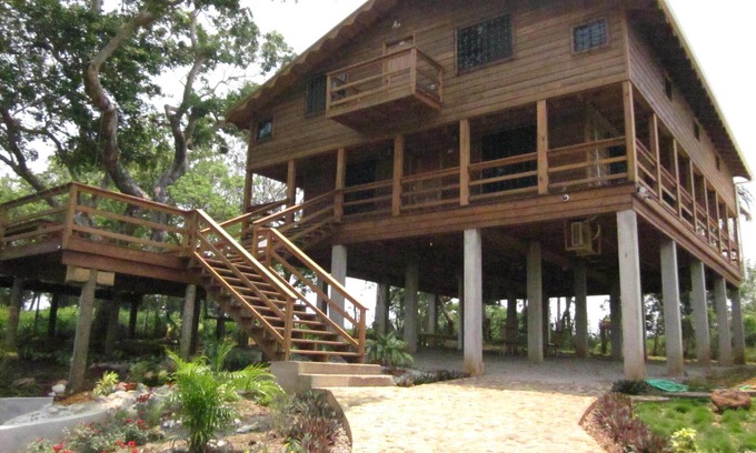 Isla de Utila Cottage | House with private stay in Utila, sleeps 10 persons