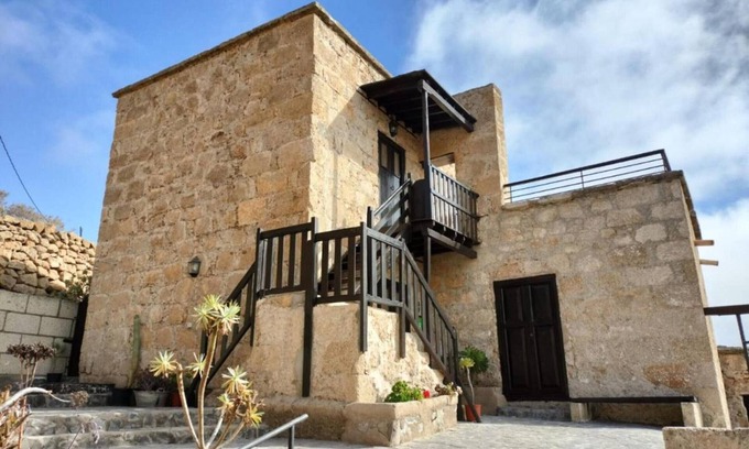 Arico Cottage | House with Traditional Wine Cellar and Private Garden in Arico – Pet Friendly