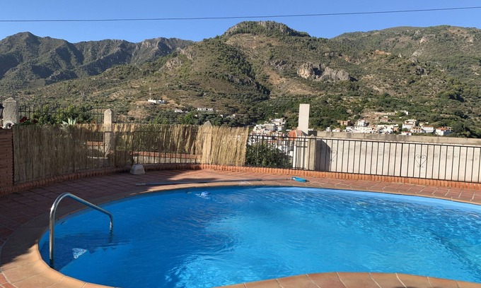 Guajar Faraguit House | House with views and pool in rural area for 10/12 people