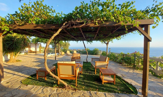 Koumeika House | House With With a Spectacular sea View