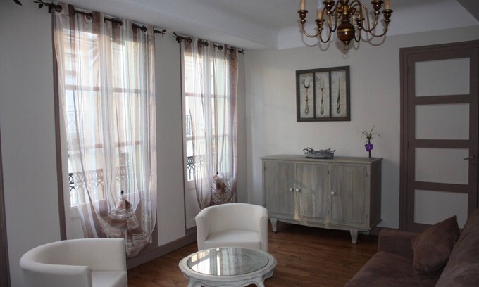 Autun Cottage | house with yard in the historical city center of Autun 3 stars