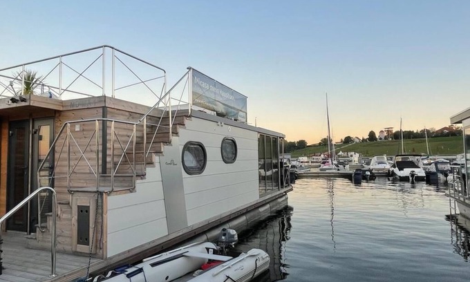 Braunsbedra Apartment | Houseboat with sauna