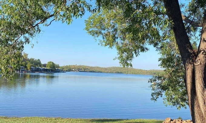 Lake Bennett House | How's the serenity! El Be lakeside bungalow