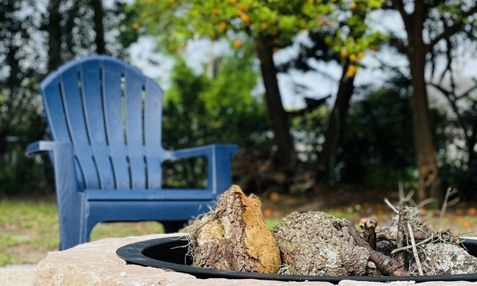 Howey-in-the-Hills House | Howey in the hills home walking distance to Howey Mansion and Mission Inn