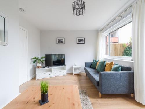 Newcastle-upon-Tyne House | Howick House-Sleeps 5-Pet friendly-Parking-Garden