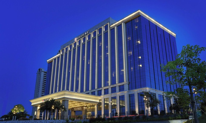 Jiangcheng District Hotel | HUALUXE Hotels & Resorts Yangjiang City Center by IHG