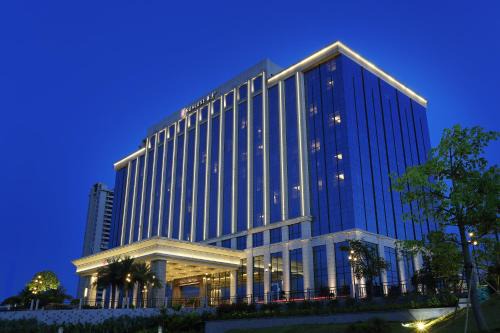 Jiangcheng District Hotel | HUALUXE Yangjiang City Center