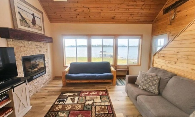 Chetek Cabin | Huber Cottage - Lakefront Cabin w/Dock and Beach