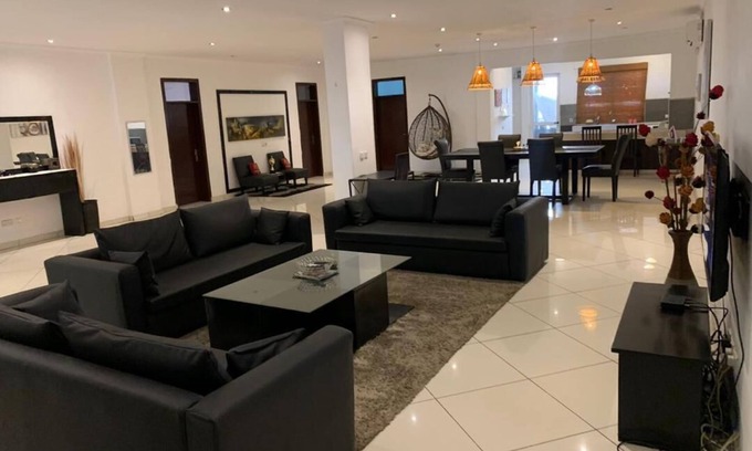 East Legon Apartment | Huge 3 bed in the Heart Of the City