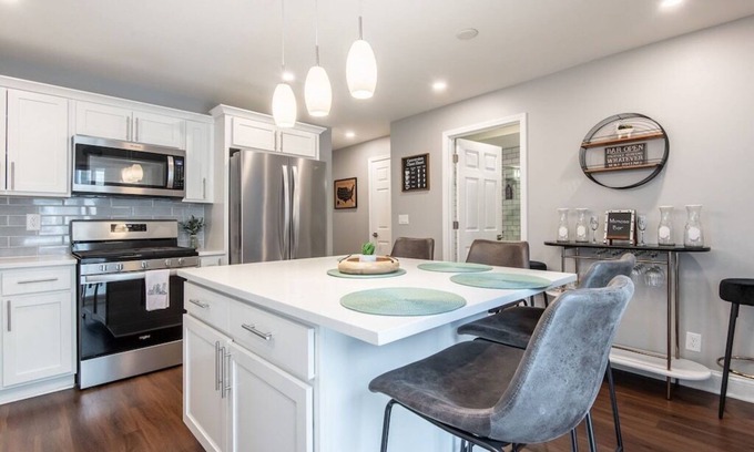 Lower East Side House | HUGE 6BR, Luxe Single Family Home, Best Location!