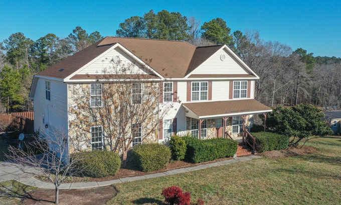 Lincolnton House | HUGE HOME ON LAKEFRONT W/DEEPWATER DOCK! nnFamily, pet, and kid friendly!