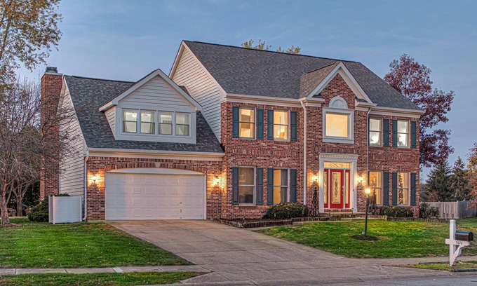Maxwell House | HUGE Home w/Movie Room, Pool Table & Arcade Games