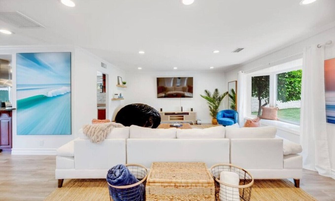 Del Obispo House | Huge home with Pickleball court and Pool!