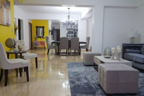 Viejo Arroyo Hondo Apartment | Huge Luxury Penthouse, Family friendly