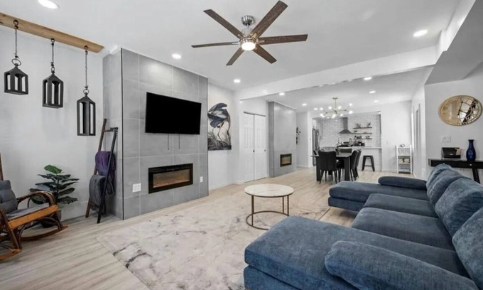 East Allegheny House | Huge Northside Pittsburgh Home Luxe 4Bed/3.5Bath and Baths Sleep 12 w/Game room