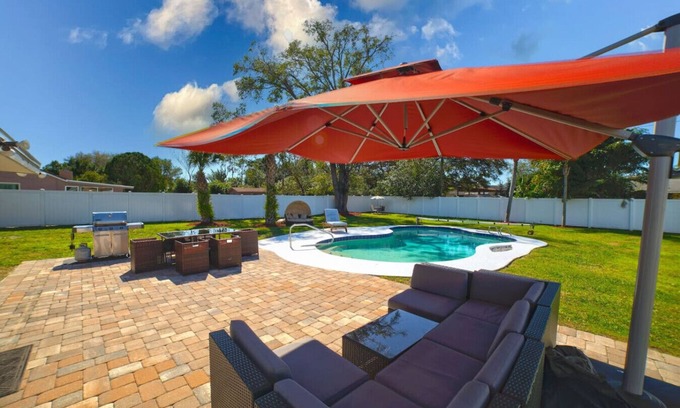 Florida Center House | HUGE pool! 3min to Universal, 10 min to EPIC, 15min Disney