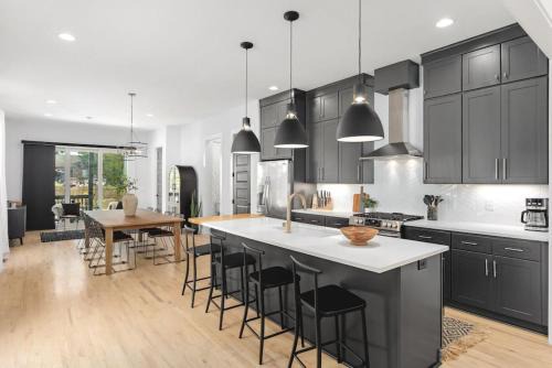 Cleveland Park House | Huge Rooftop Patio at this Stunning Spacious House