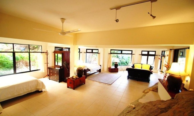 Kudat Villa | Huge Sunset Suite Room with amazing sea and garden view