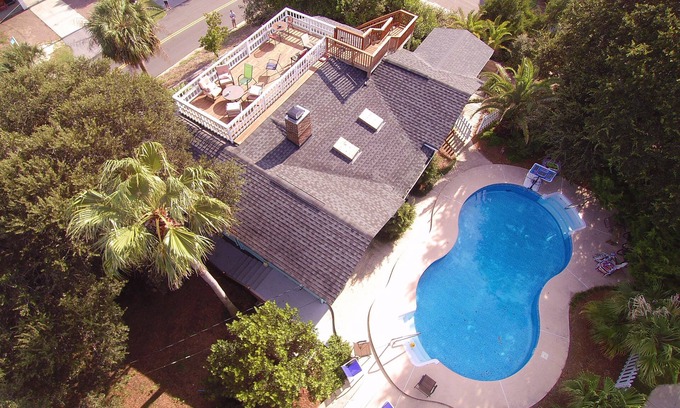 Isle of Palms House | ~HUGE TROPICAL POOL WITH NEW ROOFTOP DECK! AMAZING VIEWS! Pet Friendly!