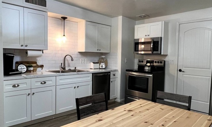 Sahuarita Apartment | Hummingbird Haven Retreat - Quiet 2 bedroom Town