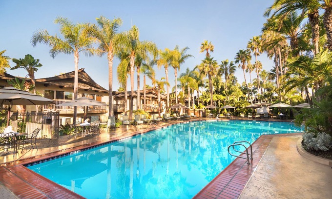 La Playa Hotel | Humphreys Half Moon Inn