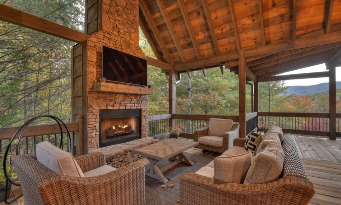 Epworth Cabin | Hunter's Treehouse | Free Night Offer!