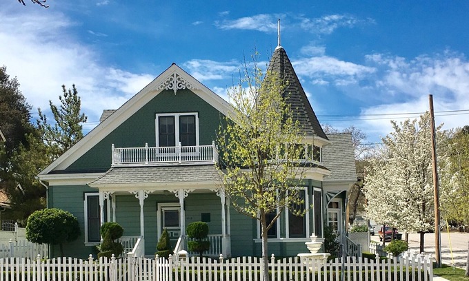 Paso Robles Condo | Huston's Attic-Renewed Downtown Charm at an Amazing Location-13th & Vine!