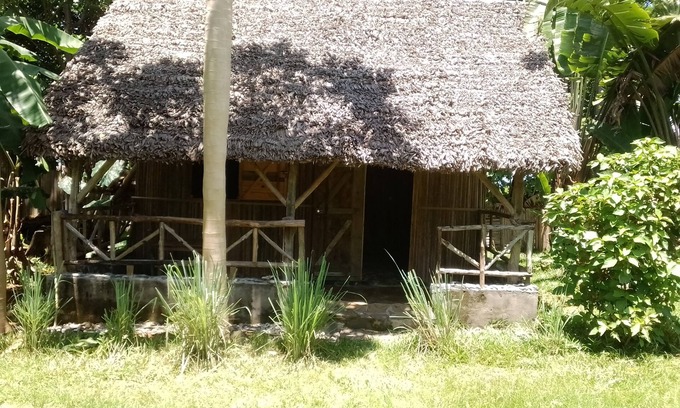 Nosy Tanihely Cabin | HUT GITE BE CASE PIED DANS L'EAU PRESQU'ILE AMBATO FACE NOSY BE ET NOSY KOMBA