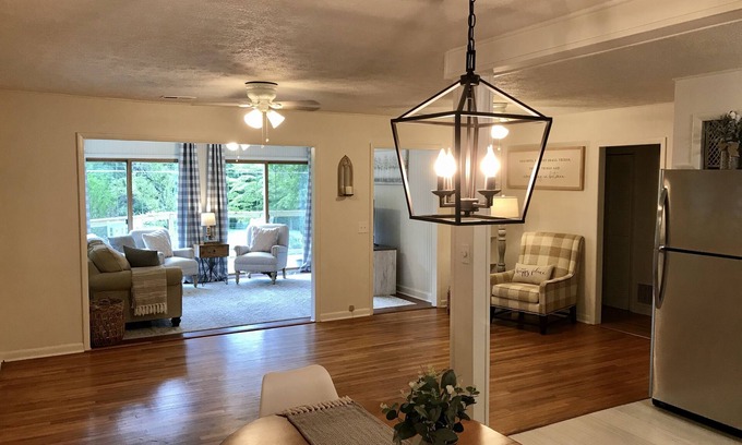 Tiger Cottage | Hutch’s Mountain Cottage- Serene, Clean, & Cozy!