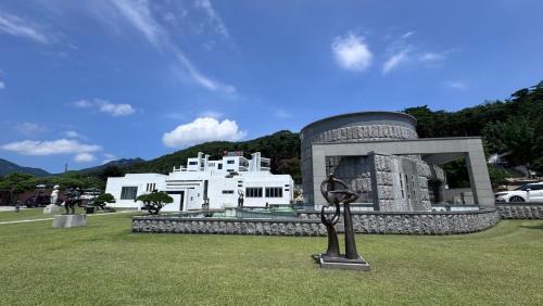 Unho-ri Hotel | HwiMokArt Resort
