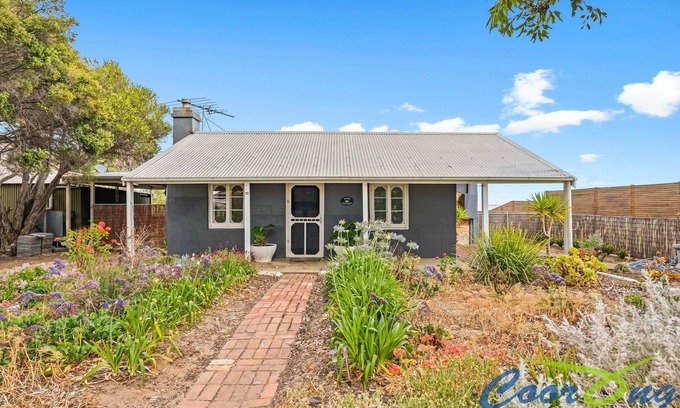 Bonney House | Hyde Cottage Summary: