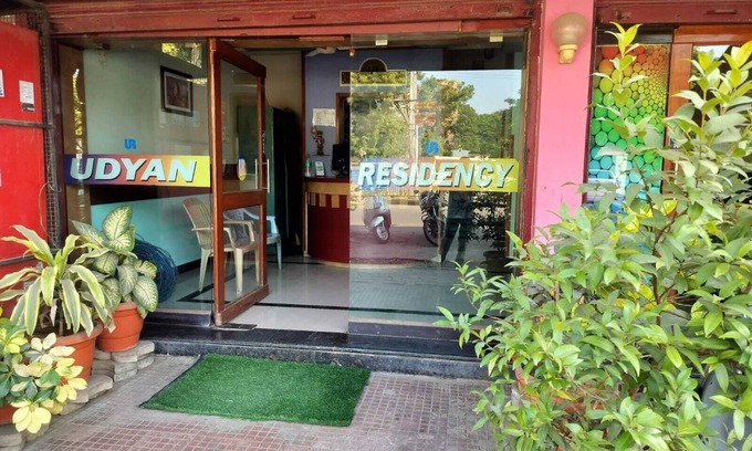 Kalaburagi Hotel | I-ROOMZ Udhyan Residency