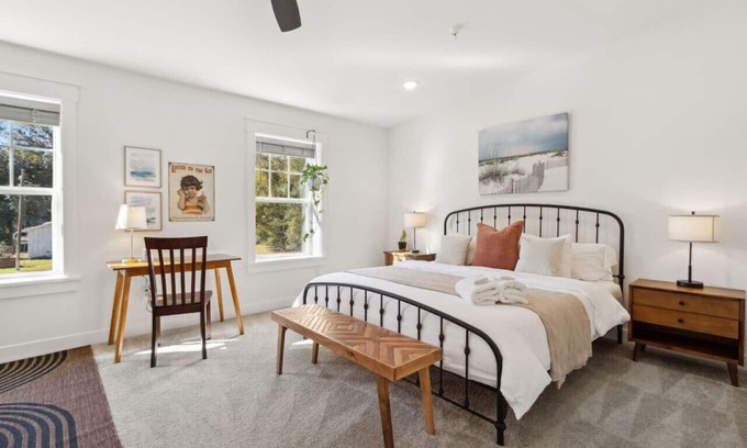 St. Marys Apartment | #I Stylish Bungalow Loft - DT Near to Waterfront