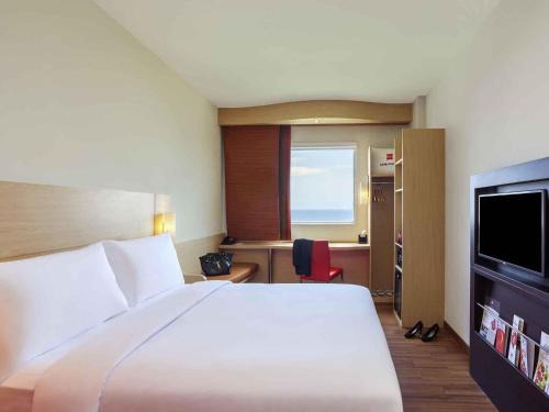 Manado City Centre Hotel | Ibis Manado City Center Boulevard