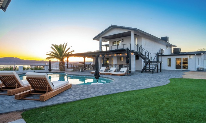 Lake Havasu City House | Iconic Lakeviews, 7bd/6bth w/pool, spa, firepit, near marina