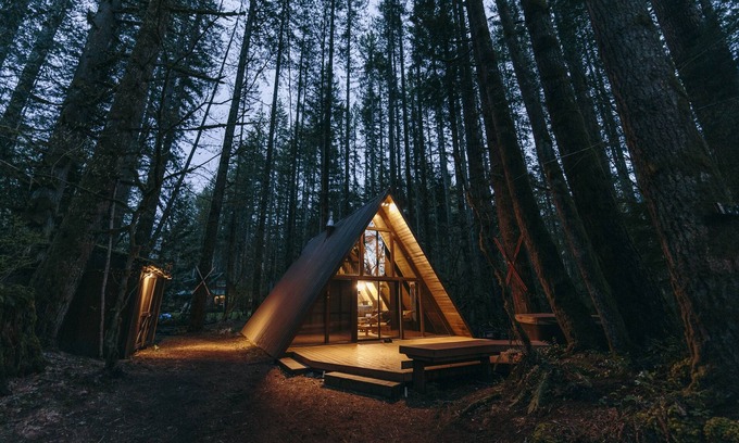 Skykomish Cabin | Iconic Sky Haus: Hot Tub, Fiber, Newly Renovated