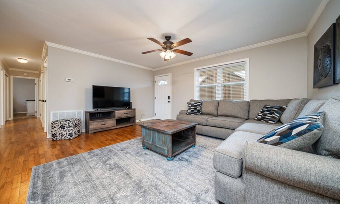 Morrilton House | Ida's Ideal Homestead cute & cozy 3Bed/1Bath, perfect for Work-Stay or Family Vacay!